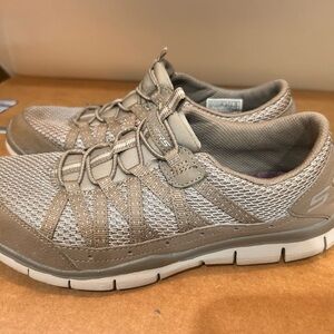 Skechers Women’s Size 6.5 Gratis Strolling Sneakers
